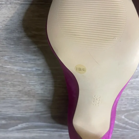 BCBG Fuchsia Heels - Picture 6 of 8